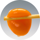 画像:箸で摘まめる卵の黄身